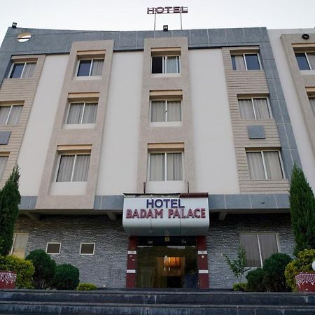 Hotel Badam Palace Udaipur Exteriör bild