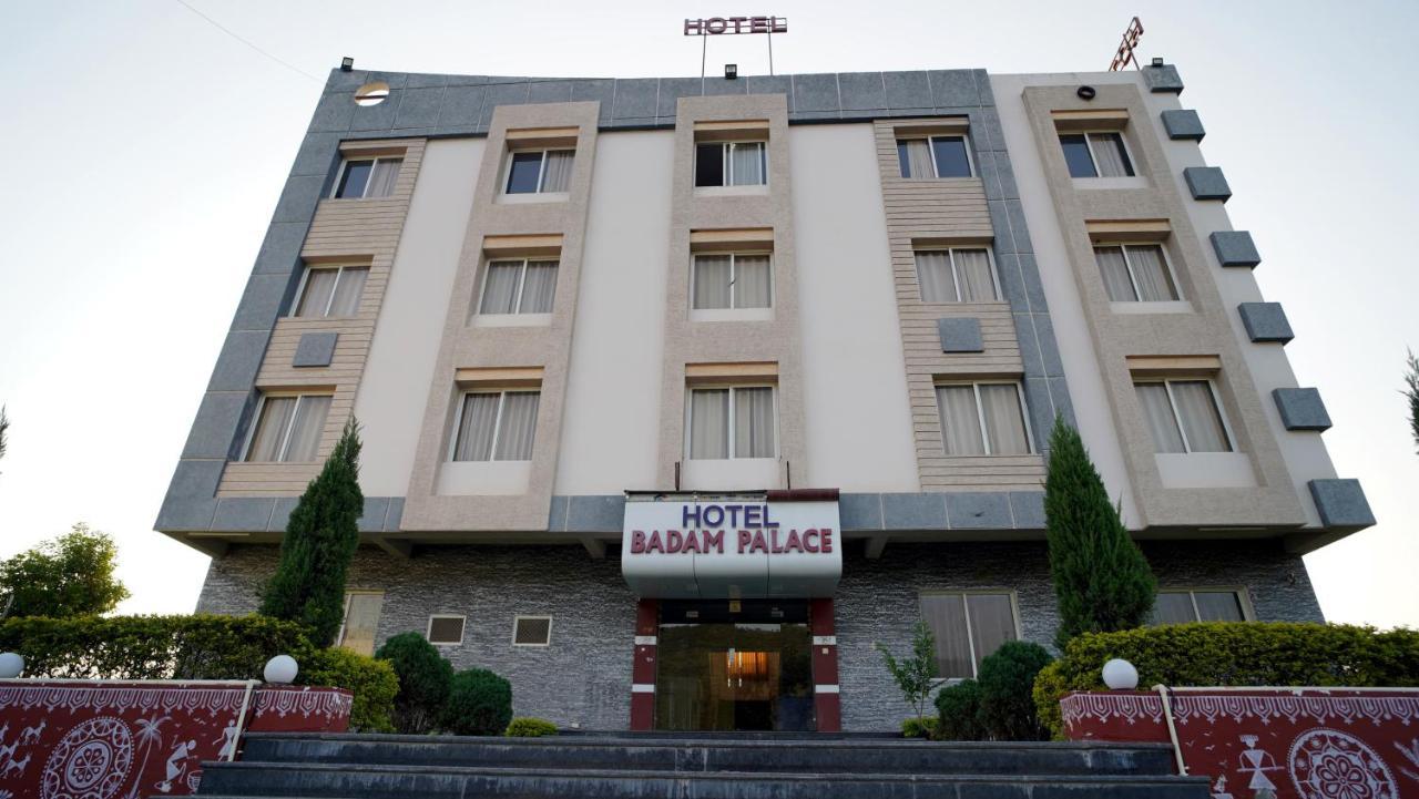 Hotel Badam Palace Udaipur Exteriör bild