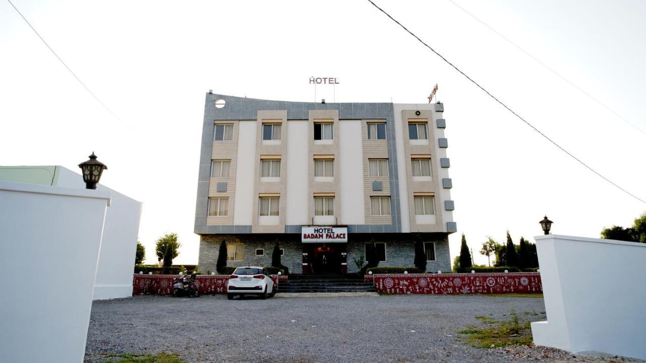 Hotel Badam Palace Udaipur Exteriör bild